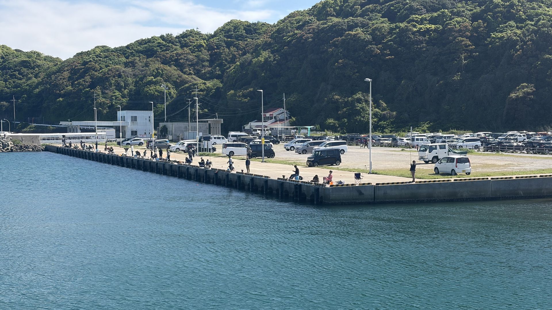 北側堤防から見たスロープ南側の波止