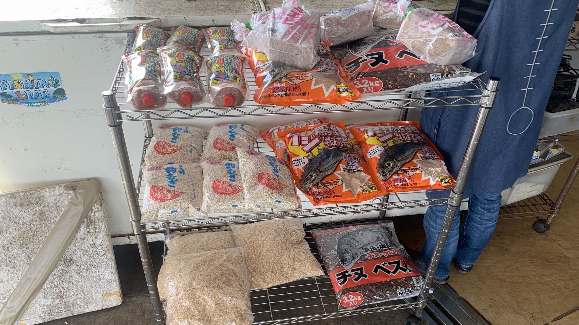 陳列されたエサの一部