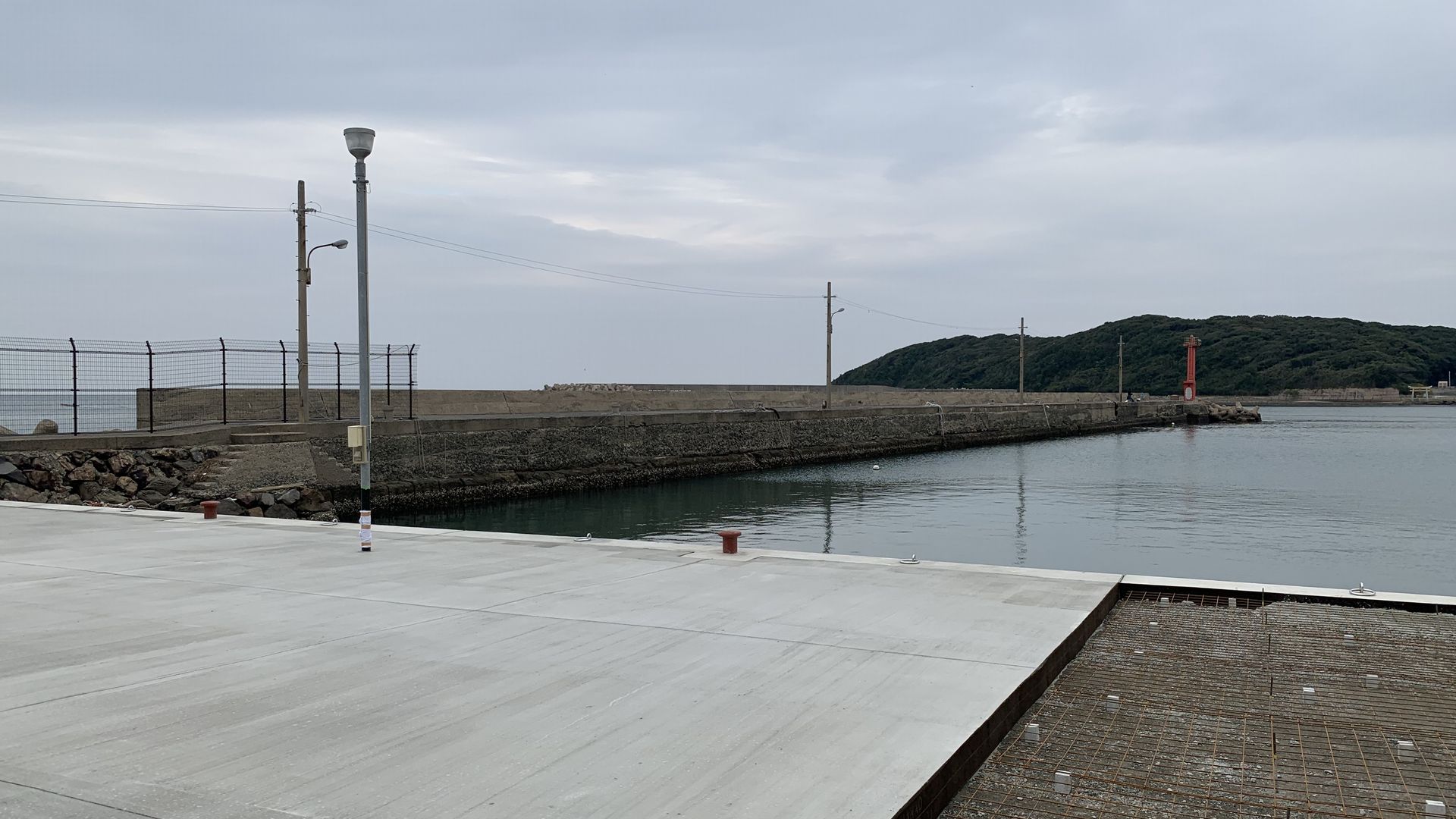 赤灯波止の全景