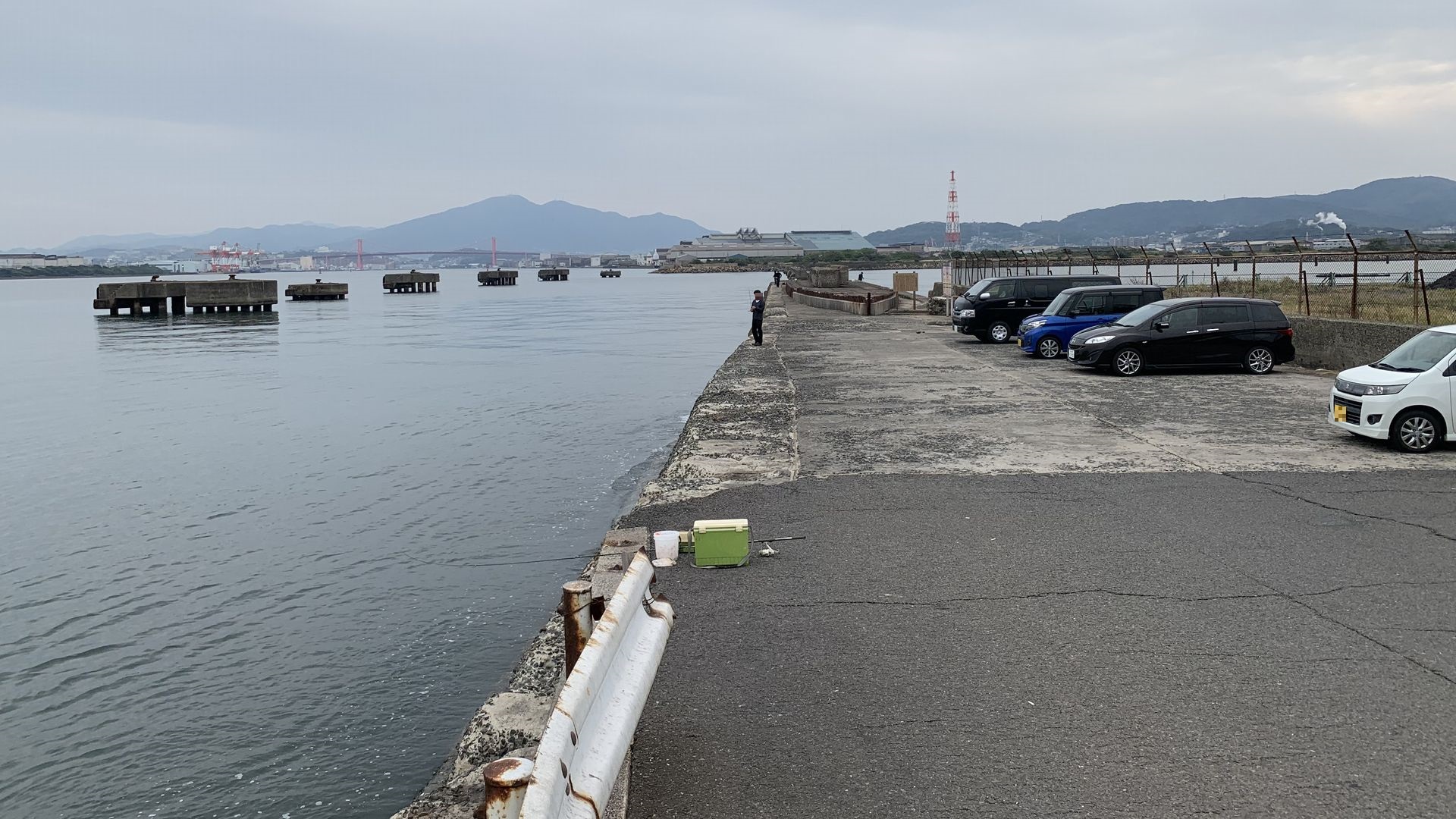 軍艦防波堤の釣り場写真（駐車場所）